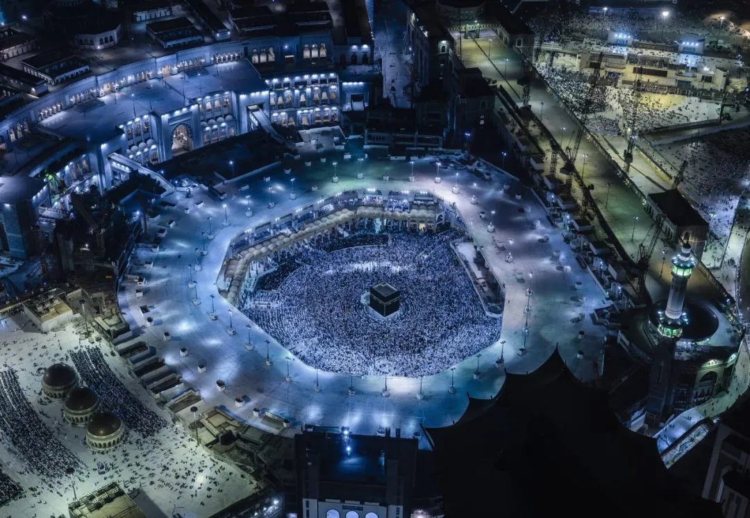 mecca-saudi-arabia-at-night-e1701589802777